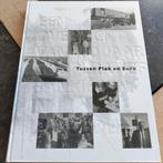 Tussen plak en euro - Hans Moolenbel, Ophalen of Verzenden, Zo goed als nieuw