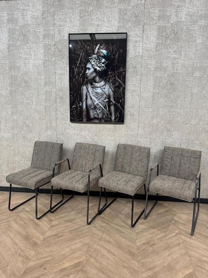 Goedkoop setje van 4 grijze eetkamerstoelen Santo *nieuw, Huis en Inrichting, Stoelen, Nieuw, Vier, Overige materialen, Grijs