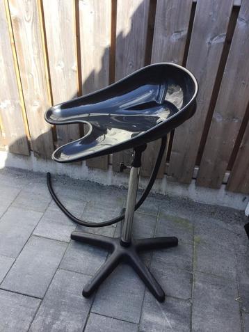 HAAR WAS BASIN/ BAK OP VOET MET AFVOERSLANG beschikbaar voor biedingen