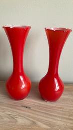 Vintage rode swirl bud vaas met gegolfde rand, Antiek en Kunst, Ophalen of Verzenden