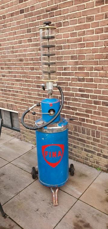 Te koop fina 2-takt benzinepomp bouwjaar 1965 in nette staat beschikbaar voor biedingen