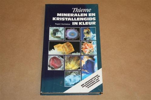 Mineralen en Kristallengids in kleur, Verzamelen, Mineralen en Fossielen, Mineraal, Ophalen of Verzenden