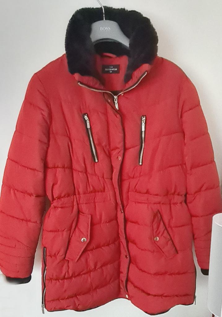 Mooie rode gewatteerde puffer jas met gouden details maat 46, Maat 46/48 (XL) of groter, Ophalen of Verzenden, Zo goed als nieuw