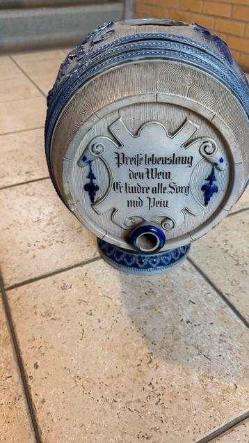 Oude keramische wijnvat decoratie beschikbaar voor biedingen