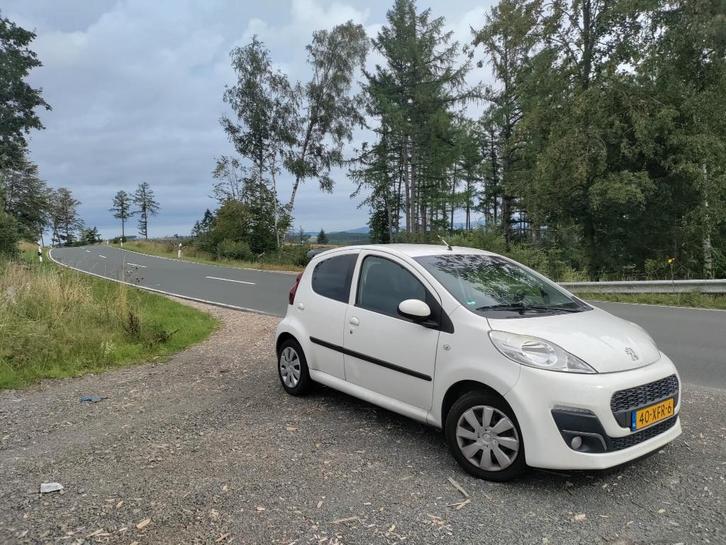 Peugot 107 active wit 2012 NIEUWE APK + GROTE BEURT!!, Auto's, Peugeot, Particulier, ABS, Airbags, Airconditioning, Centrale vergrendeling
