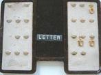 Nieuwe goudkleur letter hangertjes, prijs per stuk € 1,00, Overige materialen, Overige voorstellingen, Verzenden, Nieuw
