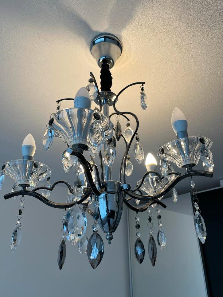 Elegante kroonluchter met kristallen details, Huis en Inrichting, Lampen | Kroonluchters, Zo goed als nieuw, Metaal, Ophalen
