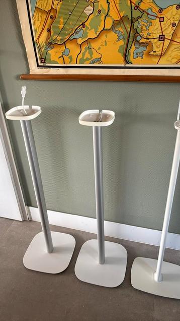 Sonos one standaard 3x beschikbaar voor biedingen