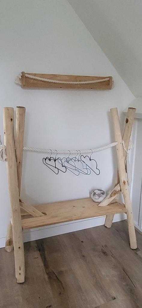 Handgemaakt kledingrekje + wandplankje - baby/kinderkamer, Huis en Inrichting, Woonaccessoires | Kapstokken, Zo goed als nieuw