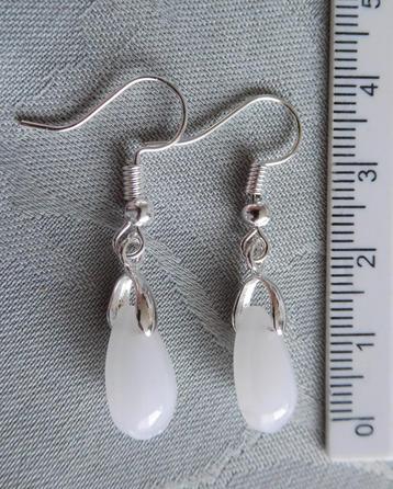 Witte Jade druppel oorbelletjes (F86138) beschikbaar voor biedingen