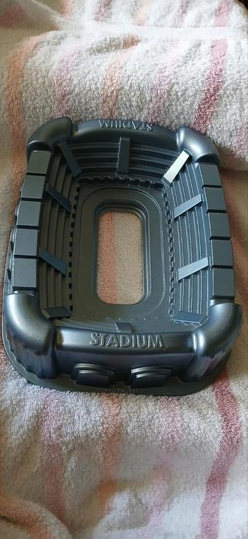 Nordic Ware bakvorm / cakevorm stadion/stadium beschikbaar voor biedingen