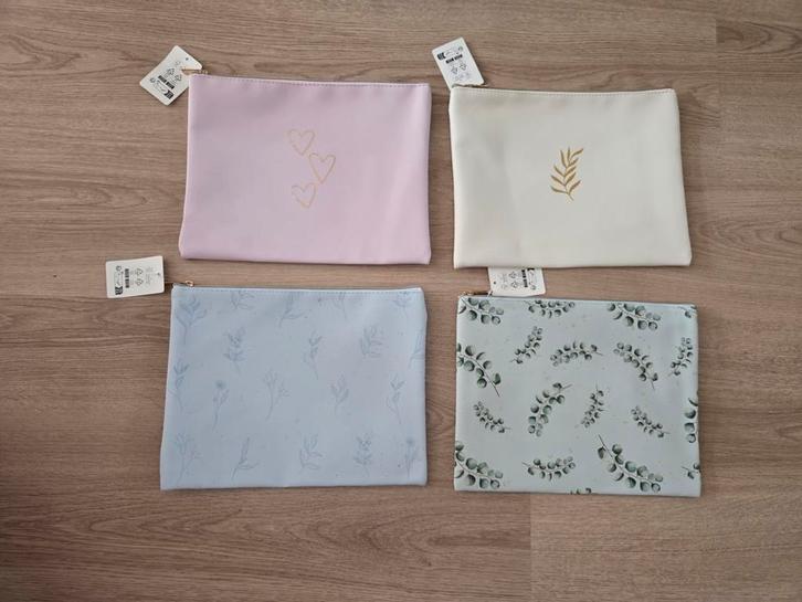 4 grote etuis, Diversen, Schoolbenodigdheden, Zo goed als nieuw, Ophalen of Verzenden