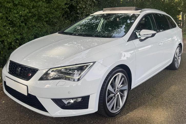 Seat Leon ST 1.8 TSI FR 179PK PANO CLIMA CRUISE CARPLAY, Auto's, Seat, Bedrijf, Te koop, Leon, ABS, Achteruitrijcamera, Airbags