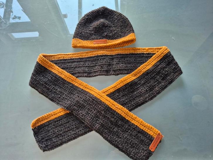 Zelfgehaakte muts & sjaal  grijs/oker, Kleding | Dames, Mutsen, Sjaals en Handschoenen, Nieuw, Muts, Ophalen of Verzenden