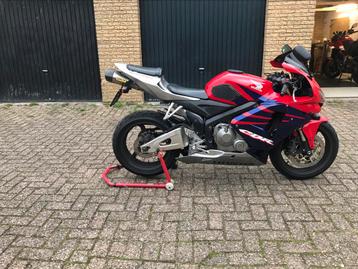 HONDA CBR600RR PC37B 2005 beschikbaar voor biedingen