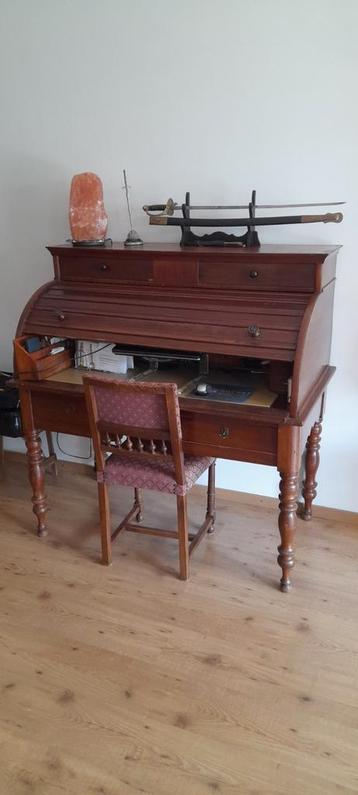 Antieke secretaire  beschikbaar voor biedingen