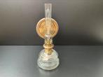 Mooie antieke olielamp met gemerkt glas, Ophalen
