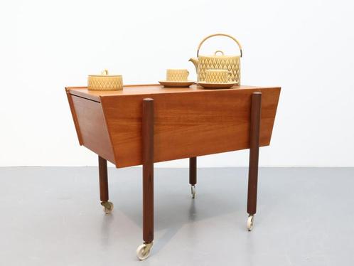 Deens vintage fournituren kastje op wieltjes, Huis en Inrichting, Kasten | Overige, Ophalen