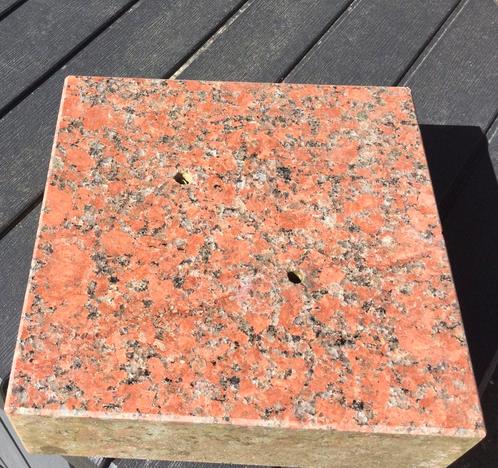 ZGAN. Stuk rood marmer 23x23x7. Marmeren sokkel ornament, Tuin en Terras, Overige Tuin en Terras, Zo goed als nieuw, Ophalen of Verzenden