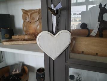 Houten hartje hanger wit beschikbaar voor biedingen