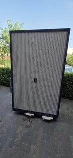 Stalen opbergkast met sleutel, Huis en Inrichting, Kasten | Roldeurkasten en Archiefkasten, Ophalen, Gebruikt, 100 tot 150 cm