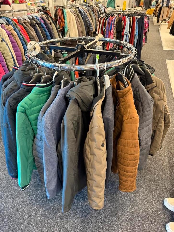 Rond kledingrek op wielen, Kleding | Dames, Kledingrekken, Zo goed als nieuw, Met wielen, Ophalen