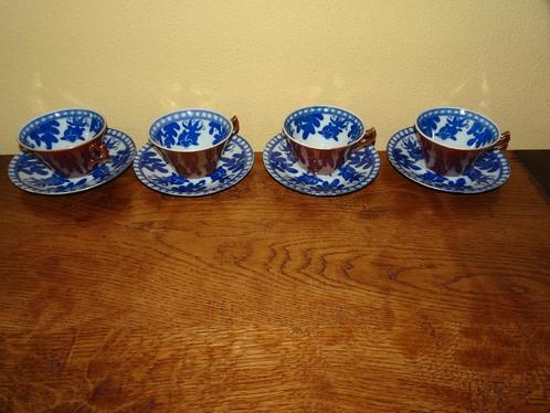 4 Japanse Capucijner kop en schotels van porselein, Antiek en Kunst, Antiek | Servies los, Ophalen of Verzenden