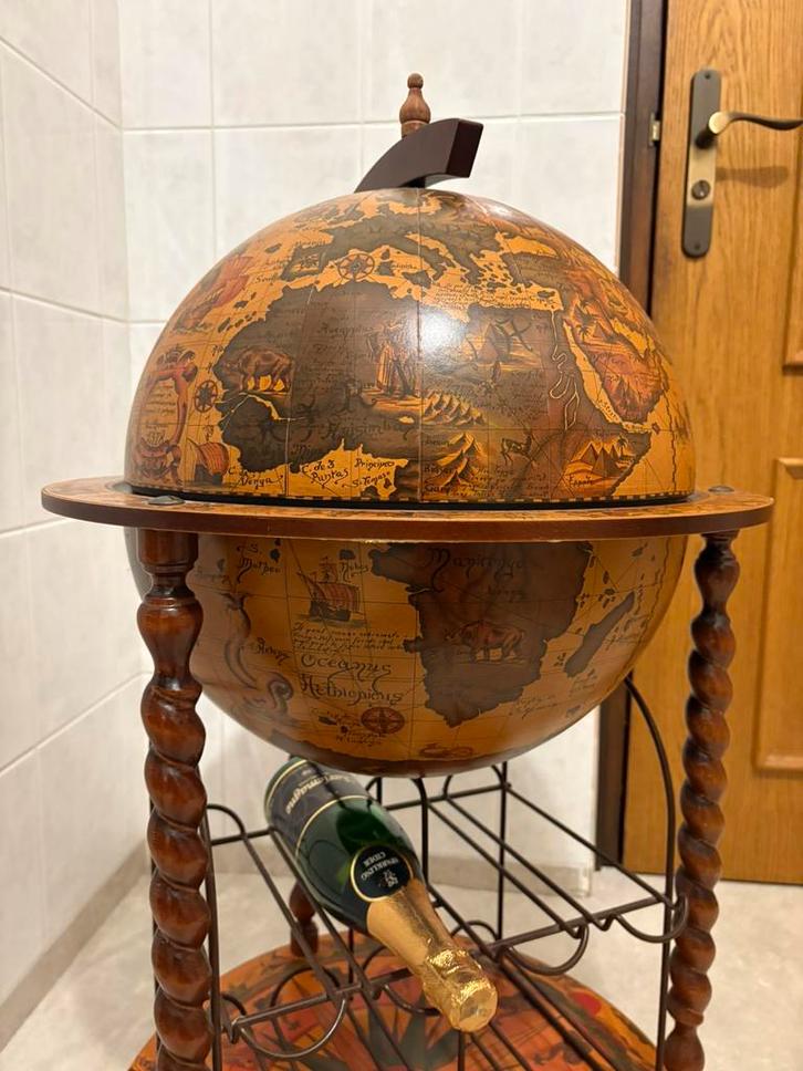 ITALIAANSE bar globe +wijnrek barglobe minibar globebar, Huis en Inrichting, Woonaccessoires | Wereldbollen, Zo goed als nieuw