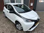 Toyota Aygo 1.0 VVT-i x-fun / Airco / 5DRS / NAP / BTW / Cru, Auto's, Toyota, Voorwielaandrijving, Stof, Gebruikt, Met garantie (alle)