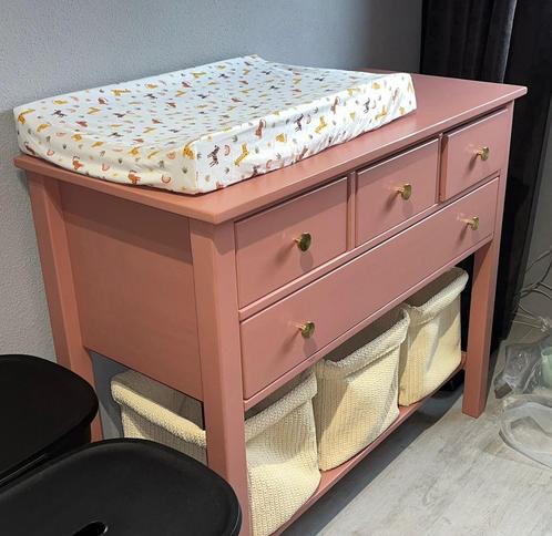 Commode, ladekast oudroze met goude knoppen, Kinderen en Baby's, Kinderkamer | Commodes en Kasten, Gebruikt, 90 tot 105 cm, 50 tot 70 cm