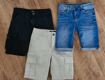 3x korte broek mt 134 beschikbaar voor biedingen