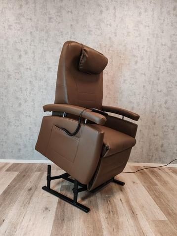 Refurbished Fitform xl brede sta op stoel relax fauteuil  beschikbaar voor biedingen