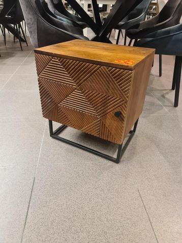 Nieuw klein kastje teakhout hand gesneden 45x50x35cm €110 beschikbaar voor biedingen