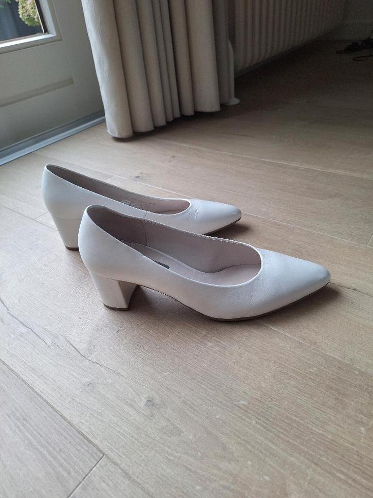 Gabor witte pumps maat 7 1/2 ( 41 ), Kleding | Dames, Schoenen, Nieuw, Pumps, Wit, Ophalen of Verzenden