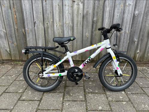 Frog 48 wit gestippeld met bagagedrager, Fietsen en Brommers, Fietsen | Kinderfietsjes, Gebruikt, 16 tot 20 inch, Ophalen