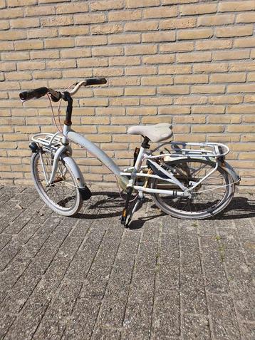 Damesfiets kinderfiets inclusief slot met 1 sleutel  beschikbaar voor biedingen