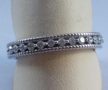 zilveren RING maat 18 1/4 bezet met 13 witte Saffieren beschikbaar voor biedingen