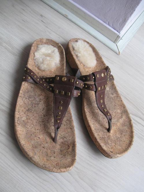 UGG bruin leren kurk slippers maat 40 goede staat, Kleding | Dames, Schoenen, Zo goed als nieuw, Slippers, Bruin, Ophalen of Verzenden