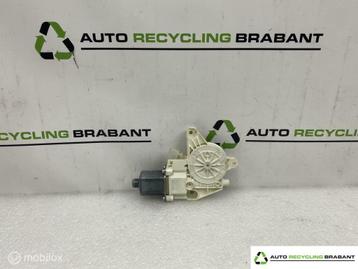 Raammotor Rechts Voor Mercedes C Klasse W204   2048200242 beschikbaar voor biedingen