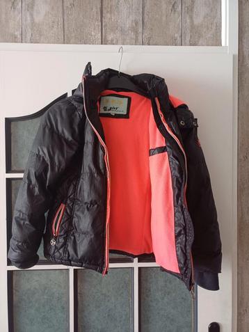 Zwart/oranje winterjas, maat 140
 beschikbaar voor biedingen