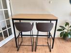 Hoge eikenhout-look bar/bureautafel + 2 grijze barstoelen, Huis en Inrichting, Barren, Ophalen, Zo goed als nieuw, Inclusief barstoelen