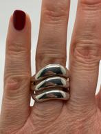 C215 Prachtige zilveren modernist ring maat 19,5, 19 tot 20, Ophalen of Verzenden, X, Dame