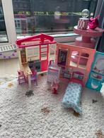 Barbie huis met veel Barbies en extra’s, Ophalen, Zo goed als nieuw