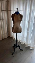 Antieke paspop uit Frankrijk met houten standaard opknapper, Ophalen