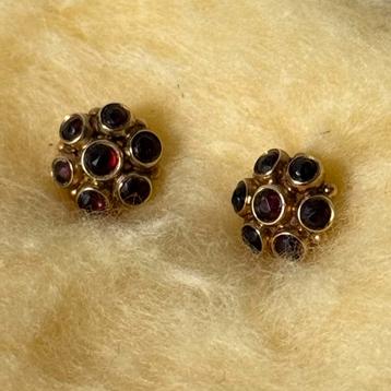 Antieke 14 Karaat Geelgouden Oorbellen met Granaat Goud beschikbaar voor biedingen