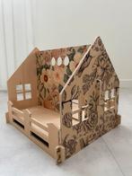 Houten poppenhuis deugniet en co, Ophalen, Zo goed als nieuw, Poppenhuis