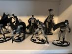 Batman dark knight black white statues dcdirect hot toys, Verzamelen, Film en Tv, Ophalen of Verzenden, Zo goed als nieuw, Beeldje, Replica of Model