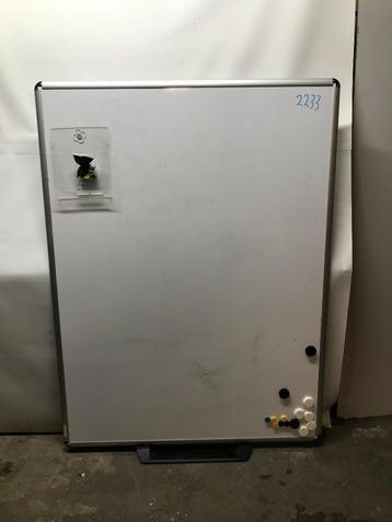 Whiteboard, magnetisch, 90x120 cm, incl div toebehoren beschikbaar voor biedingen