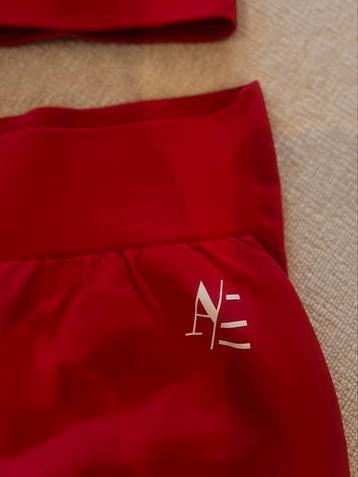 Sportsetje Aresgymclothing rood maat M beschikbaar voor biedingen