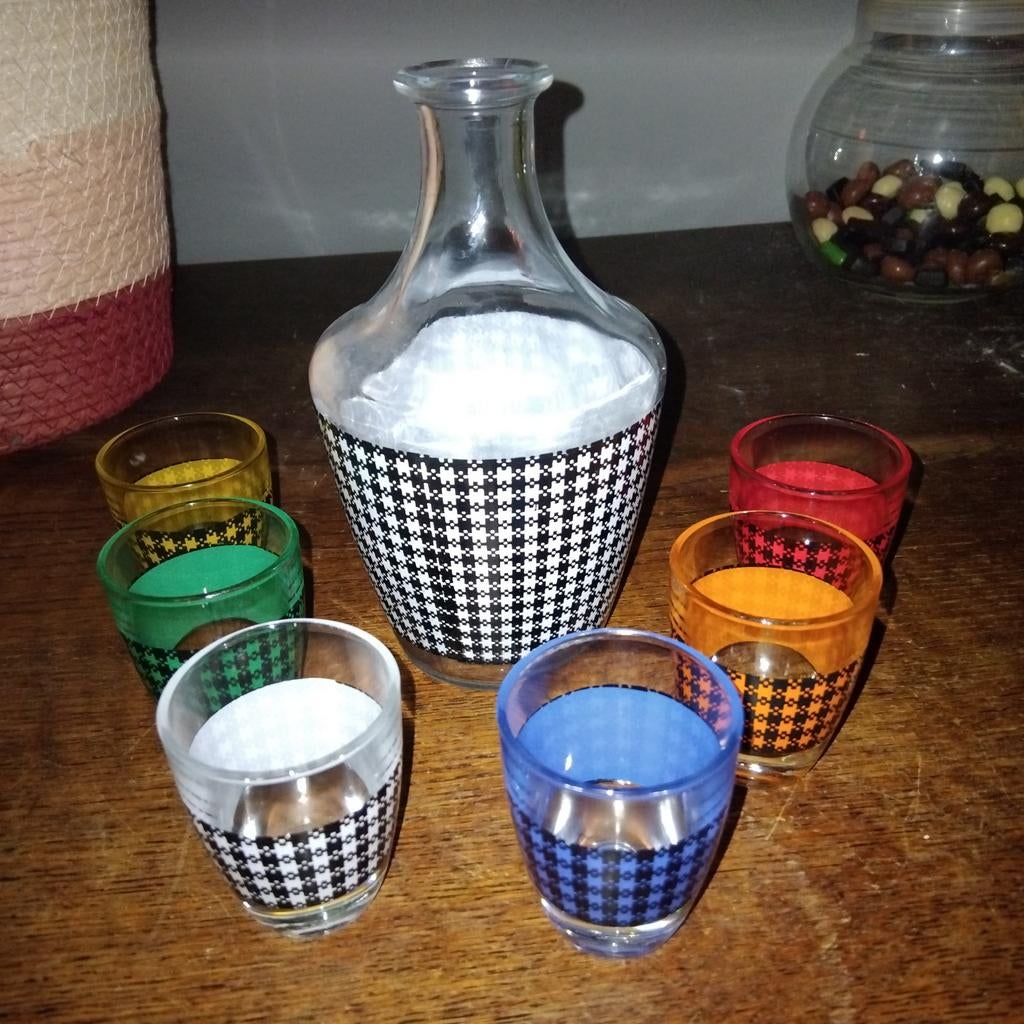 Kleurrijke Glazen Set met Karaf jaren. '60-70, Glas of Glazen, Gebruikt, Onbekend, Ophalen of Verzenden
